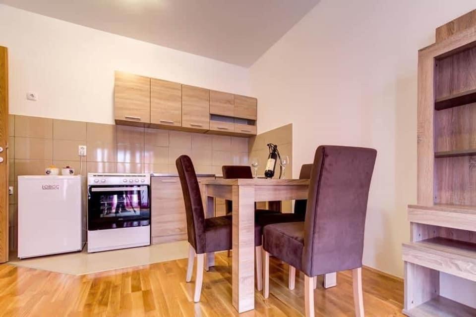 Naki Apartmani פודגוריצה מראה חיצוני תמונה